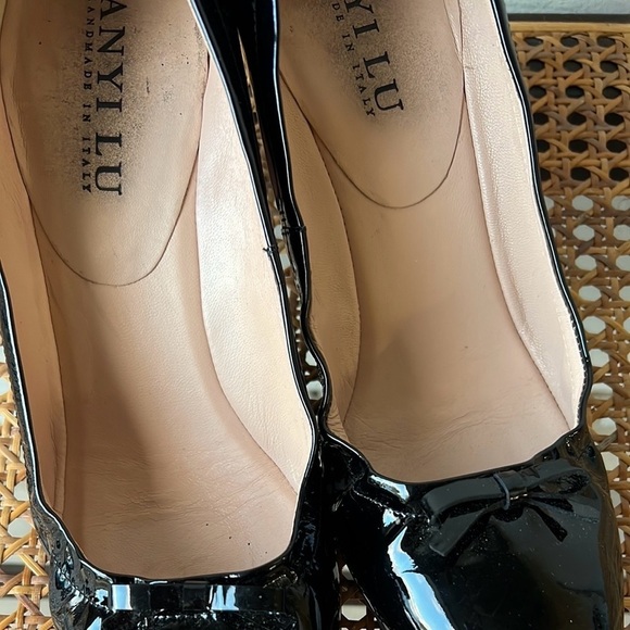 Anti Lu Patent Leather Pumps with Bow - Picture 6 of 9